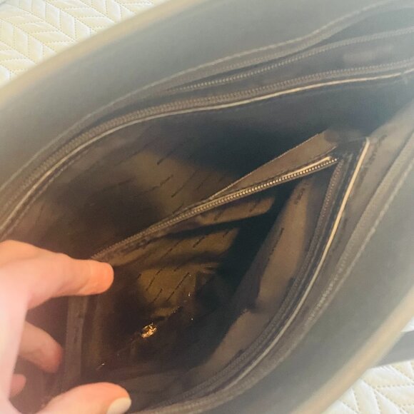 Michael Kors Black Large Jet Set Snap Pocket Tote Handbag - Picture 8 of 15